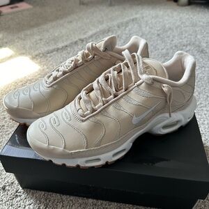 WOMENS AIR MAX PLUS PRM